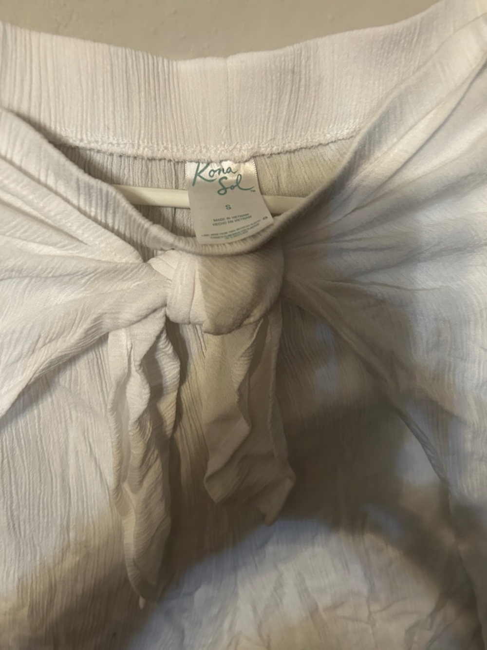 Kona Sol White Front-Tie Crinkle Blouse